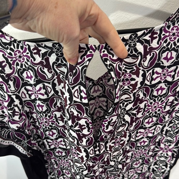 White House Black Market Purple Black Short Sleeve Blouse Zip Back Size W 12 - Picture 4 of 6